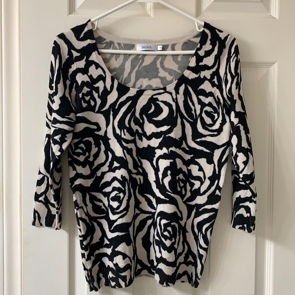 🌷3 for $25🌷Ricki’s, US S, Black & Light Grey Floral Print 3/4 Sleeve Knit Top